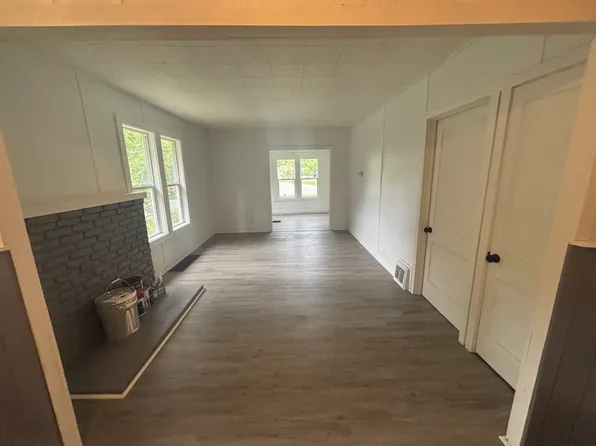 6442 Lakeview Dr, Ravenna, OH 44266