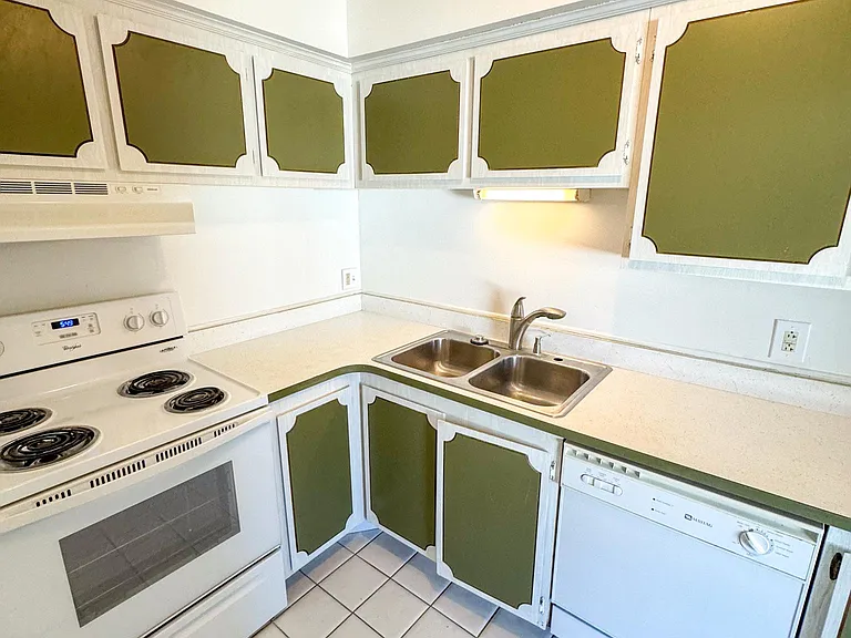 3440 Sashabaw Rd #7 — Photo 6