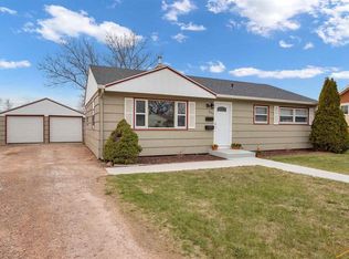 805 Horace Mann Dr, Rapid City, SD 57701