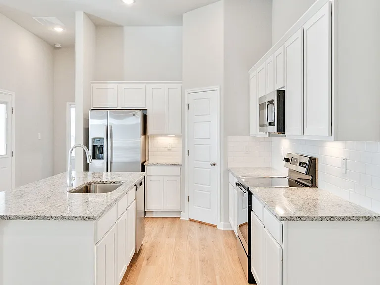 830 Staglin St #B — Photo 12