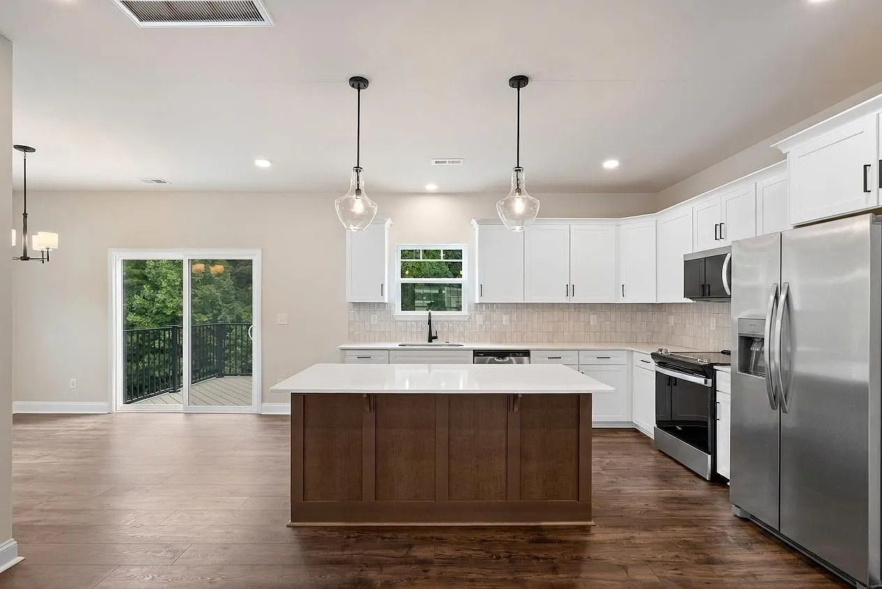 3 bed, 2.5 bath, 2036 sqft, $2,800 — Photo 3