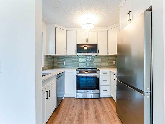 3rd image of 624 S 2nd Ave NW #4