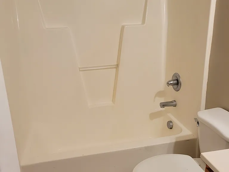 202 Adams St — Photo 9