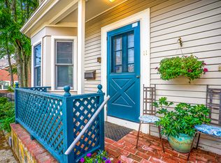 11 Elmwood Ave #11, Winchester, MA 01890