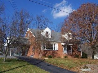 922 Grove Ln, Staunton, VA 24401