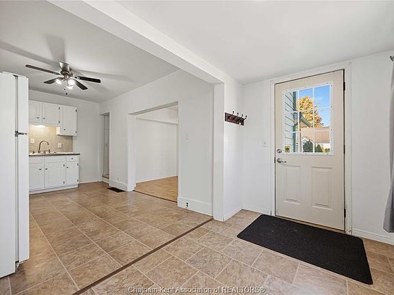 4th image of 209 Queen St