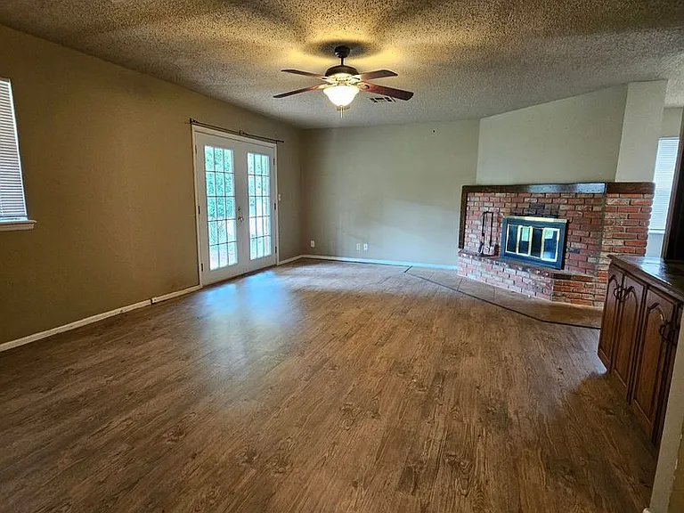 1703 Village Dr — Photo 3