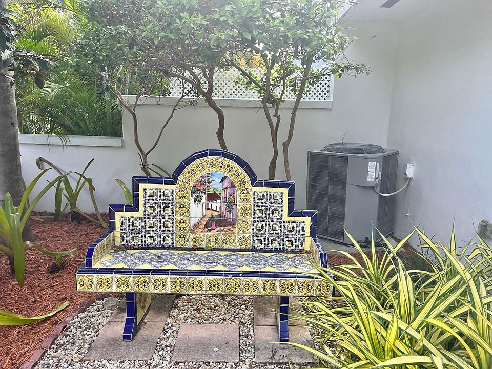 Exterior foyer