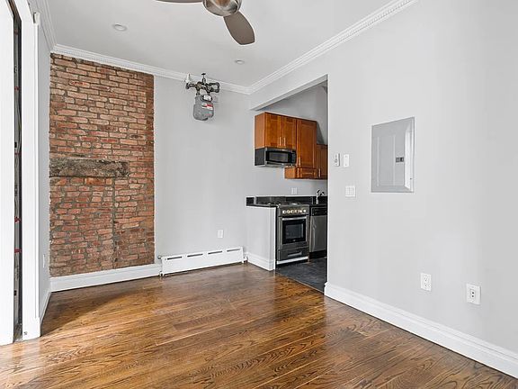 4th image of 459 W 50th St APT 2W
