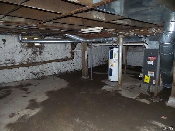 4th image of 804 Utica St
