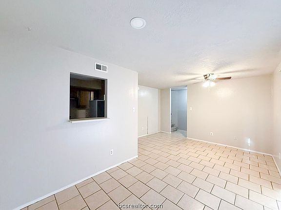 4th image of 2402 Blanco Dr #B