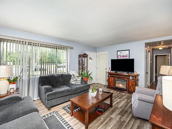 3rd image of 10813 Pleasanthill Dr