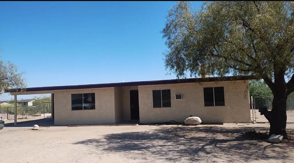 1601 W San Ricardo Blvd — Photo 1