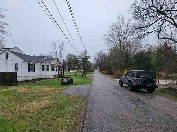 Exterior Neighborhood (street photo)