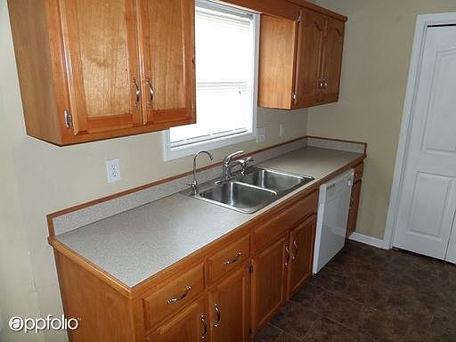 4th image of 3636 Aurora Dr