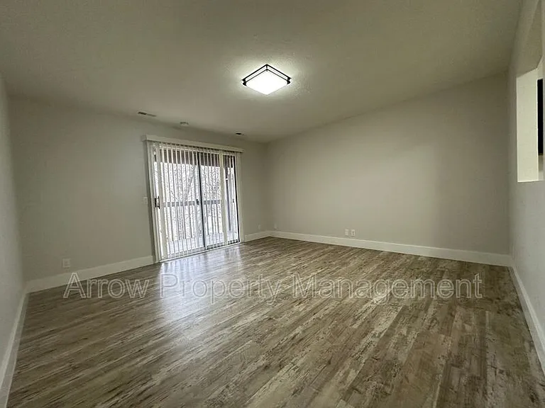 515 W Saunders Ave #20 — Photo 3
