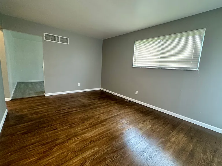 6269 N Hanley Rd — Photo 4