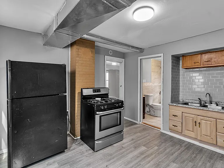 53 Sirret St #1 — Photo 8