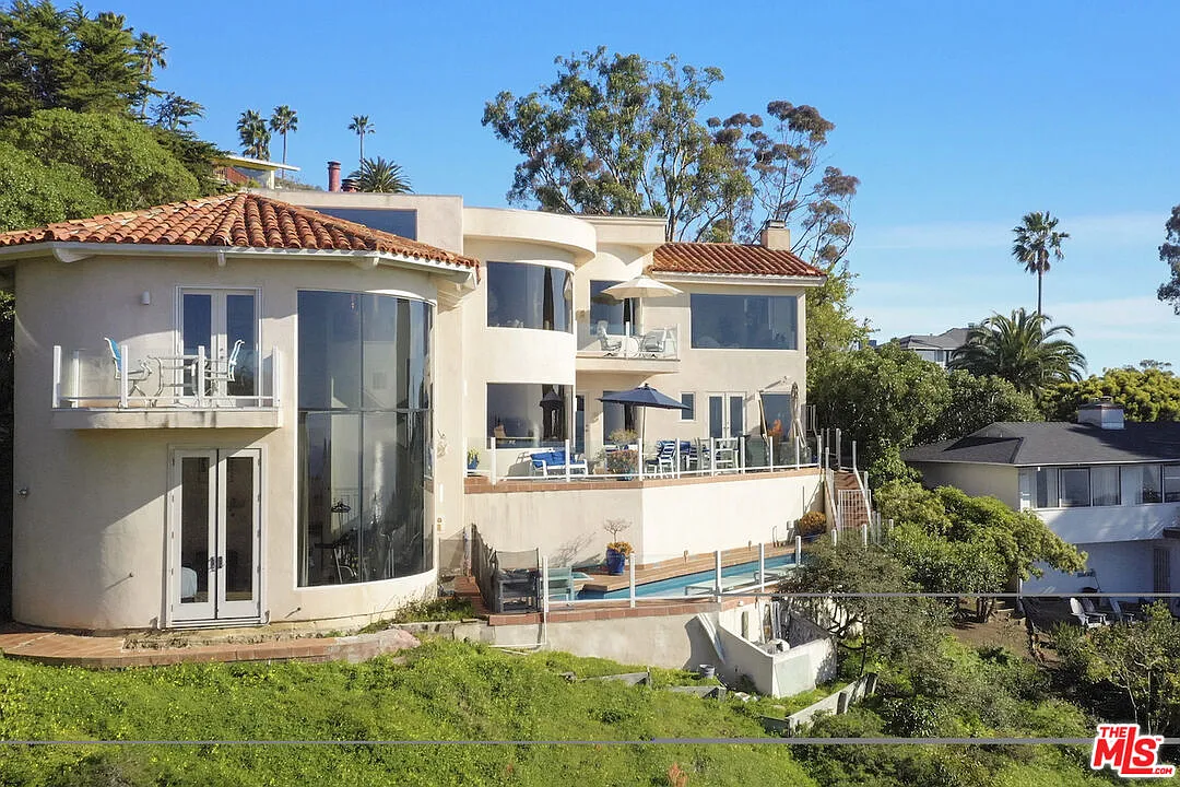 5 bed, 3.5 bath, 4997 sqft, $20,000 — Photo 2
