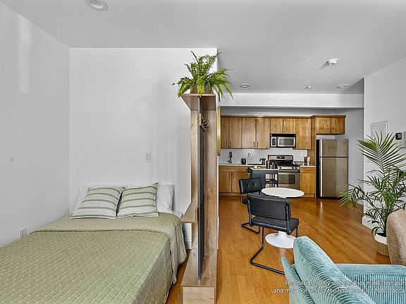 5th image of 13 Irving Pl APT 1A