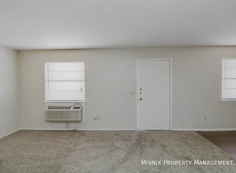 500 4th Ave #15 — Photo 8
