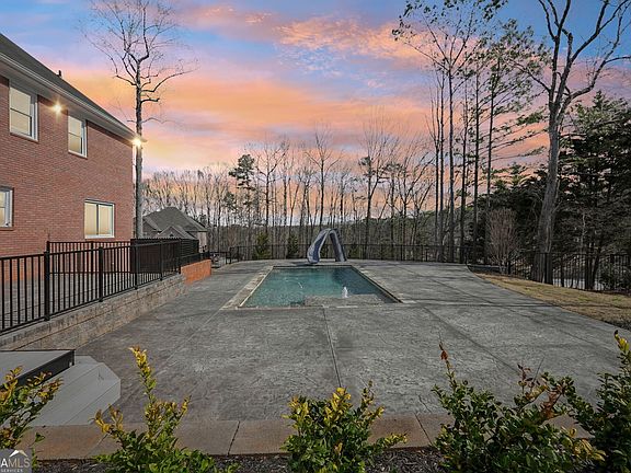 4th image of 1600 Spring Arbor Ct SW