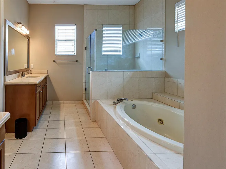 10640 NW 83rd Ct — Photo 24