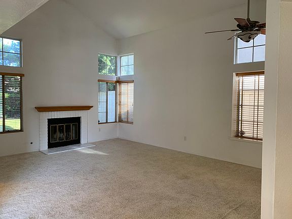 4th image of 16143 Firestone Ln