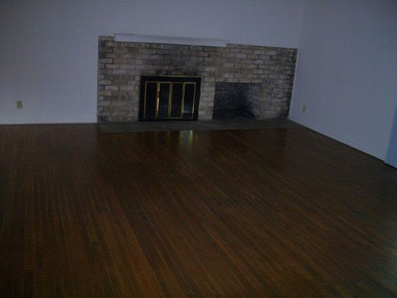 2nd image of 906 Rose St