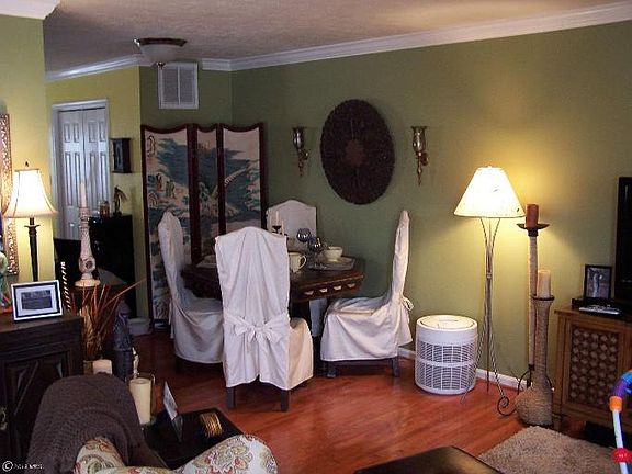 3rd image of 204 Sherando Cir