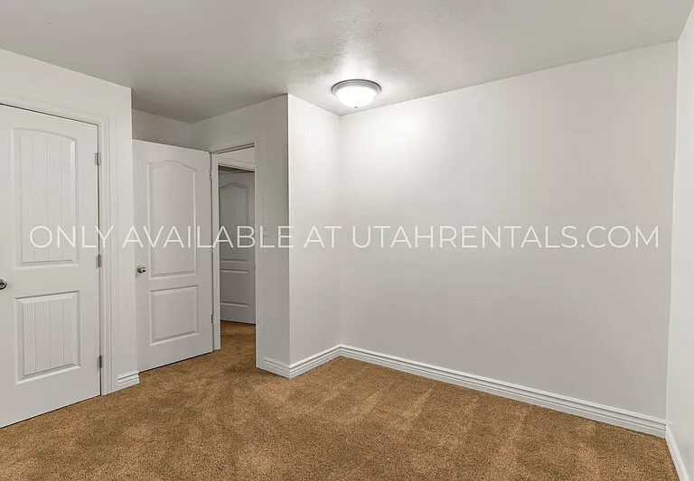 692 E 180 N — Photo 27