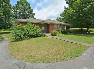 961 Dover Rd, Clarksville, TN 37042