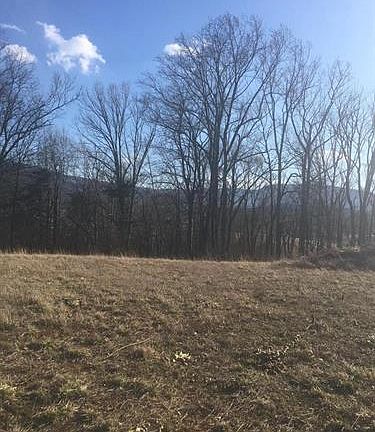 2nd image of 224 Holiday Ct