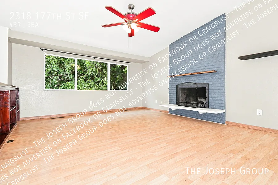 Expansive 4-Bedroom Home in Bothell! — Photo 2