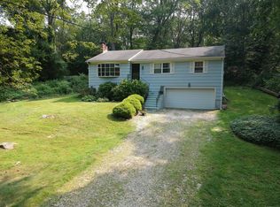 5 Tanglewood Ln, Sandy Hook, CT 06482