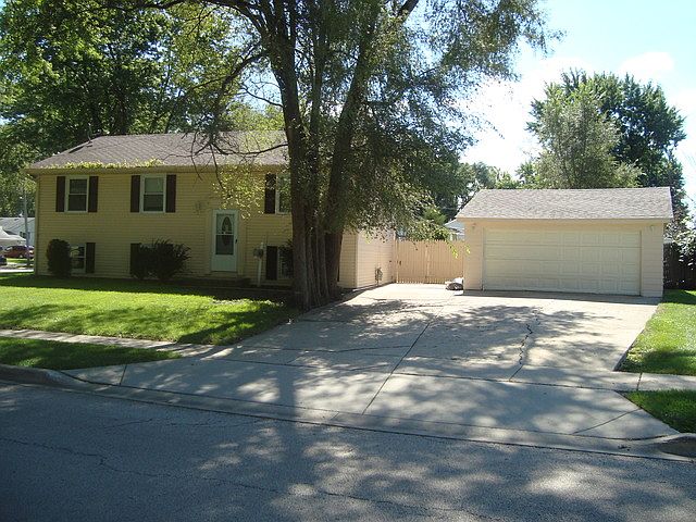 1st image of 483 E Altgeld Ave