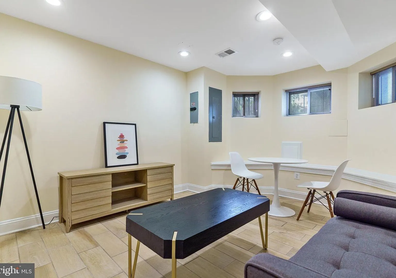 Welcome home to this 2Bd/1Bth lower-level apartment in Bloomingdale! — Photo 3