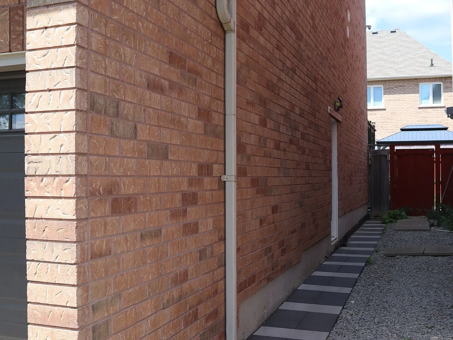 3 bed, $2,495 — Photo 2
