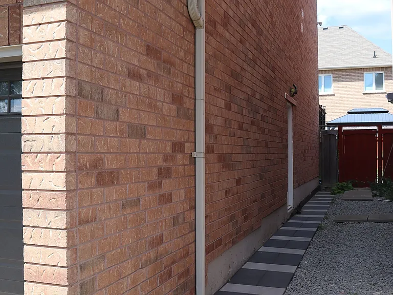 4 Elliottglen Dr #BASEMENT — Photo 2