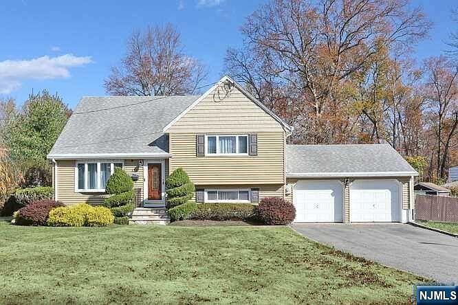 1st image of 135 Crescent Ave