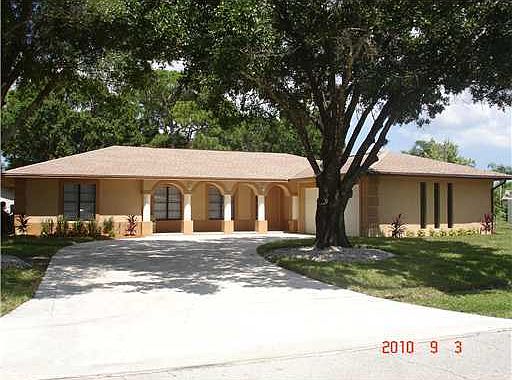 1st image of 401 SE Essex Drive
