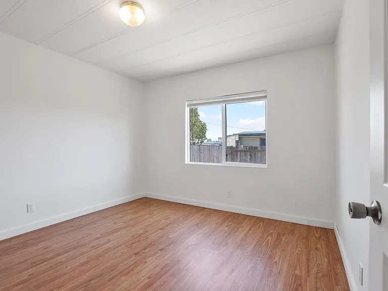12 N 2162 W — Photo 15