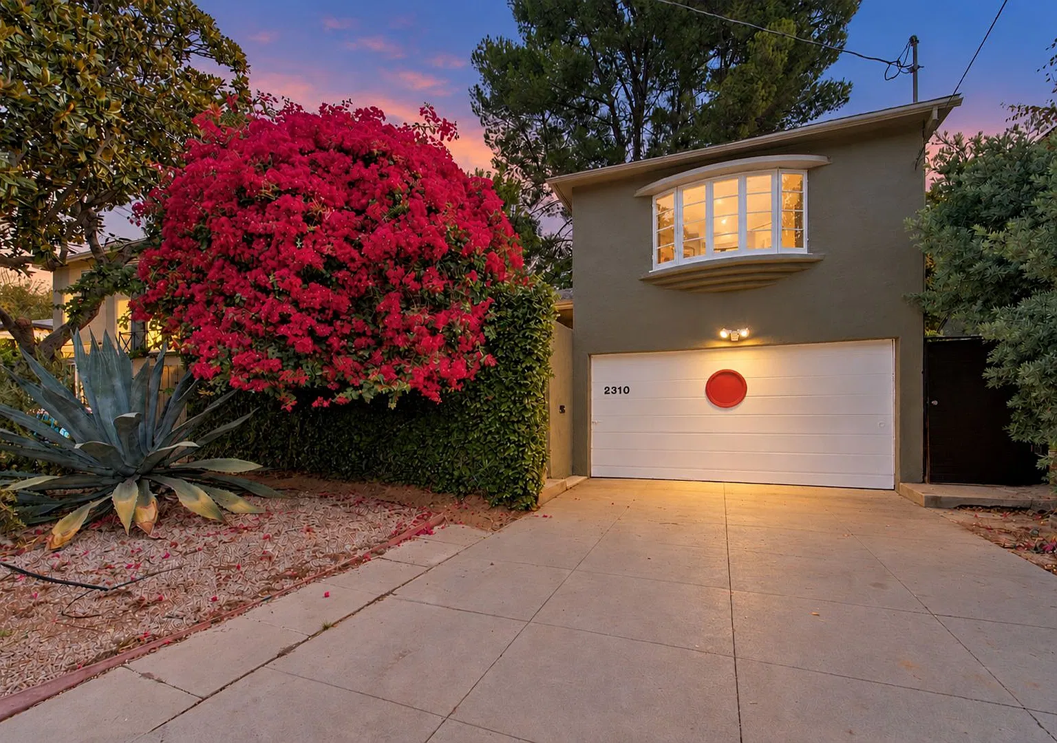Silver Lake 3BD with Detached Office, Private Backyard, and Garage Parking — Photo 2