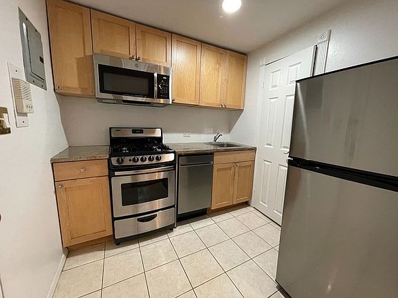 2nd image of 216 E 28th St APT 3cr