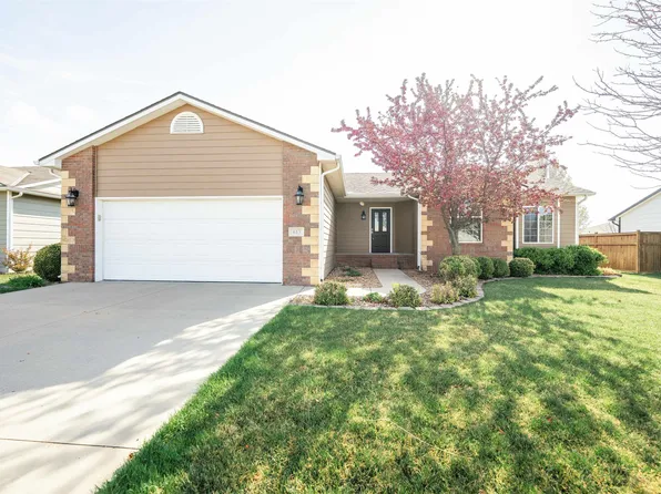 613 S Thunderbird St, McPherson, KS 67460