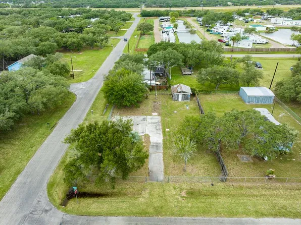 1502 Mallard Dr, Rockport, TX 78382