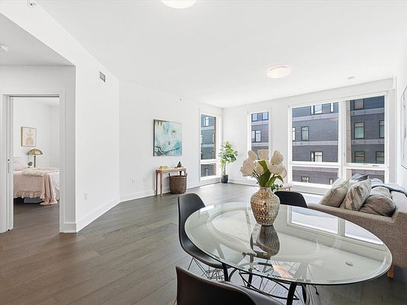5th image of 380 Newark Ave Unit 406
