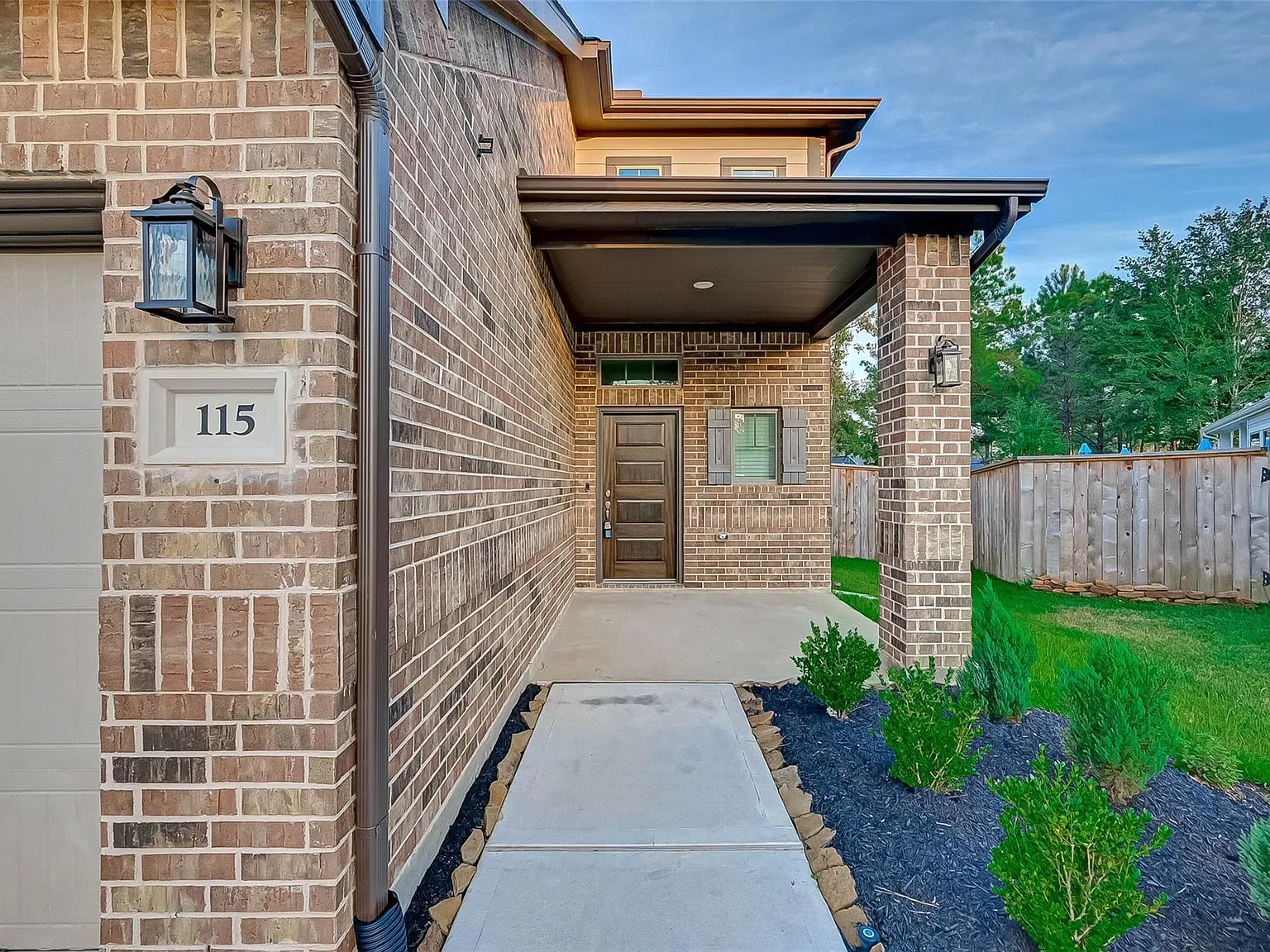 4 bed, 2.5 bath, 2247 sqft, $2,650 — Photo 3