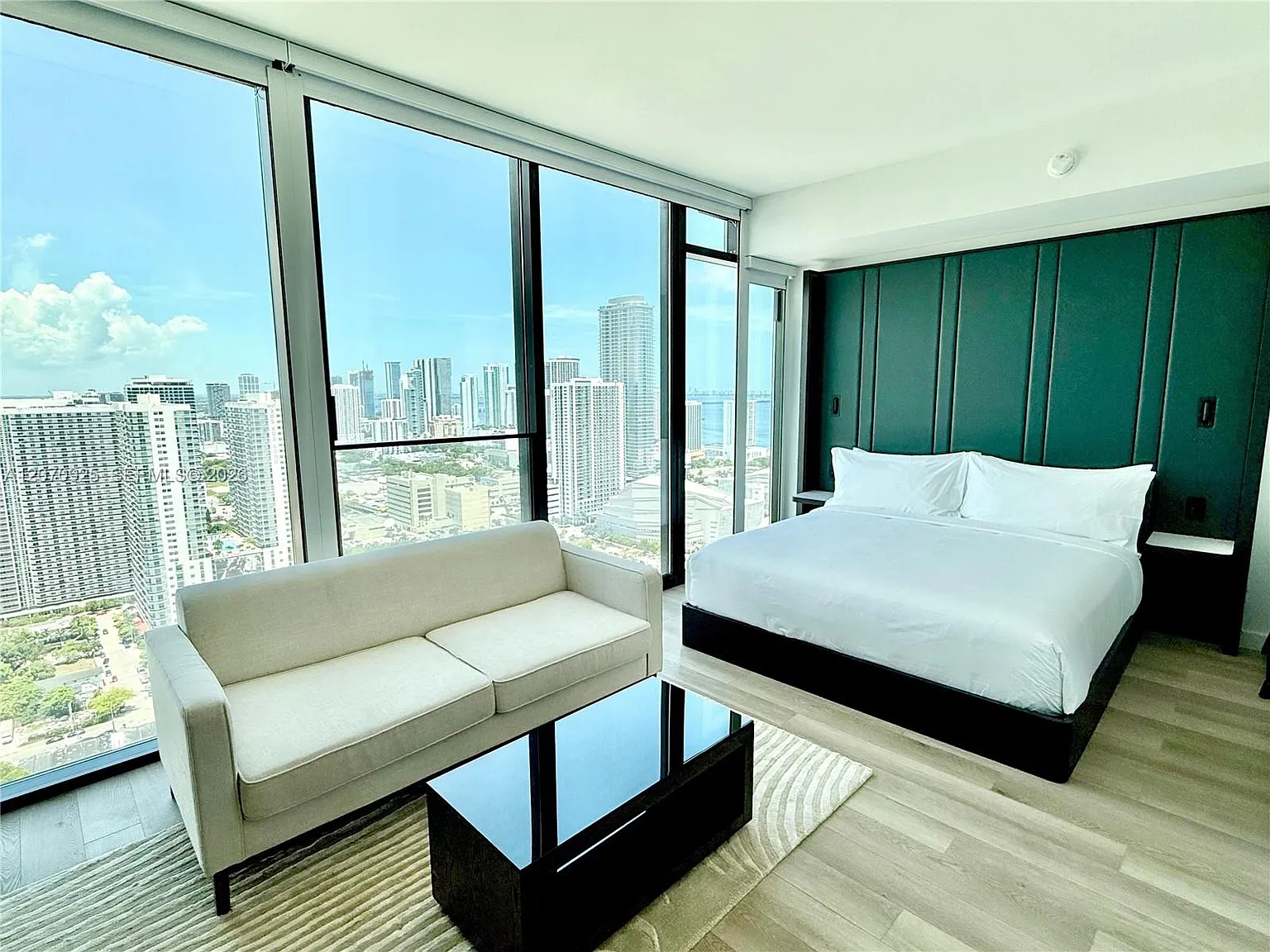 E11even Club Hotel & Resid — Photo 3