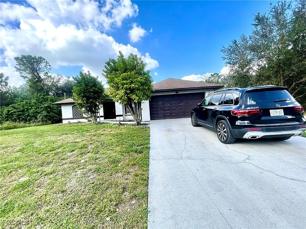 4 bed, 3.0 bath, 1698 sqft, $2,200 — Photo 2